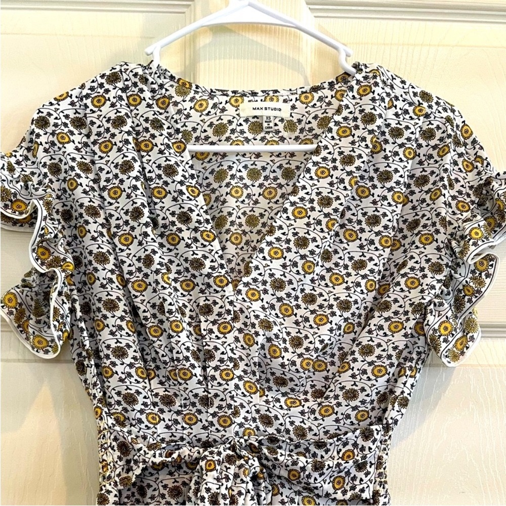 MAX STUDIO Floral Ruffle Sleeve Top - Picture 4 of 8